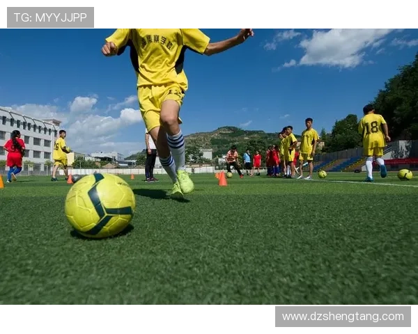 杨晨谈童年踢球经历父亲未圆足球梦化作他前进的最大动力 杨晨谈童年踢球经历父亲未圆足球梦化作他前进的最大动力